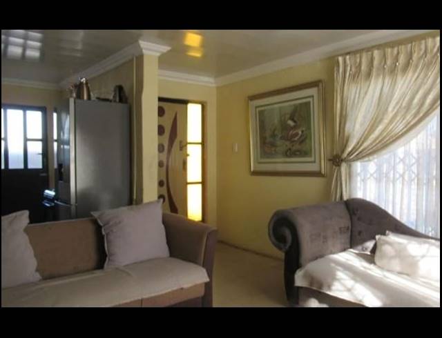 6 BEDROOM HOUSE FOR SALE IN PROTEA GARDEN